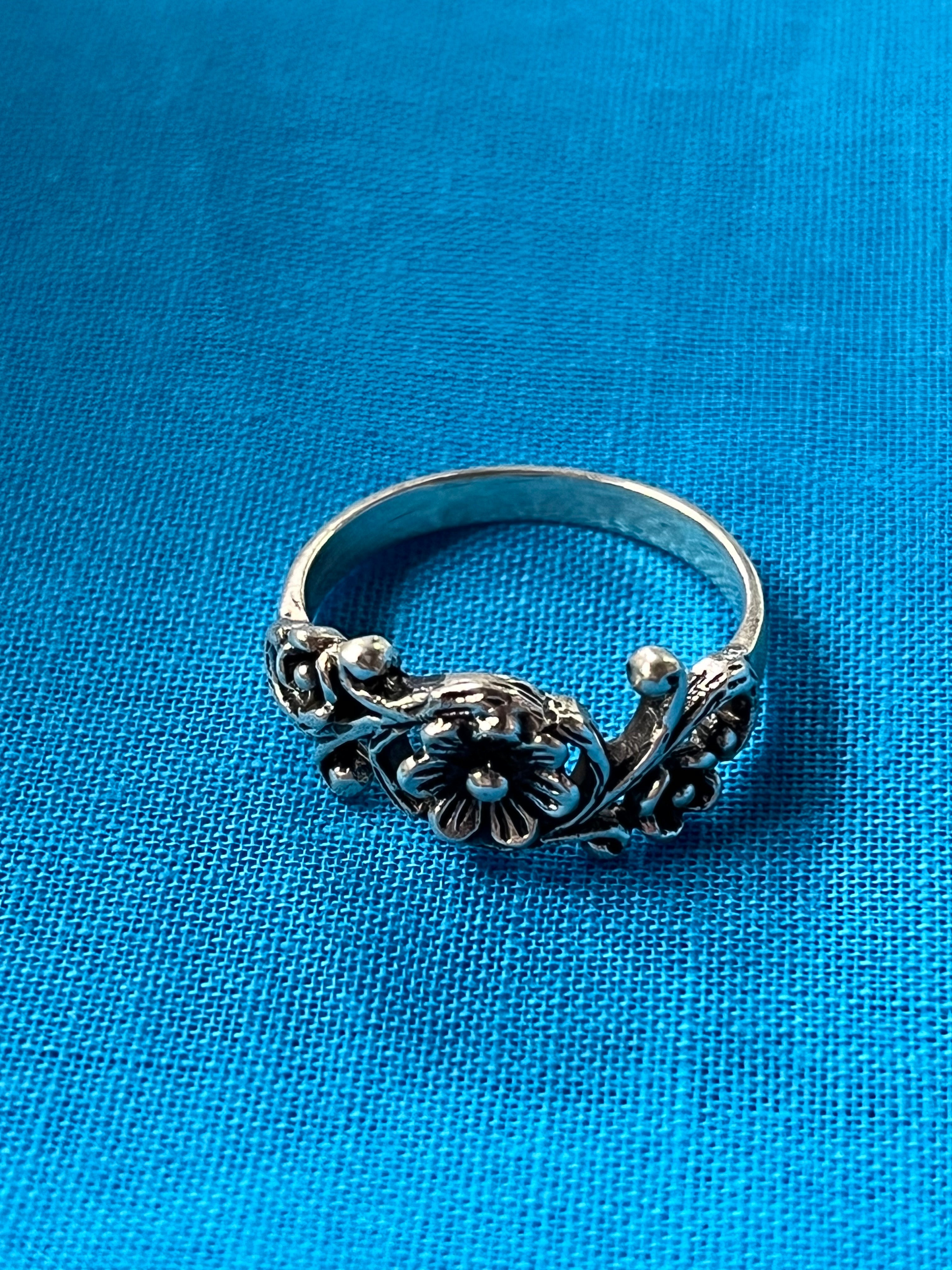 Flower Band Silver Ring Size 9